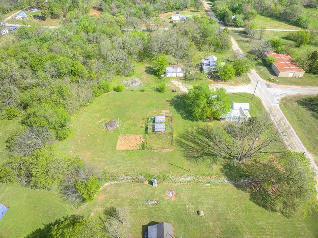 Photo 3 — 521 S Mahoney Street, Sparks, OK 74869