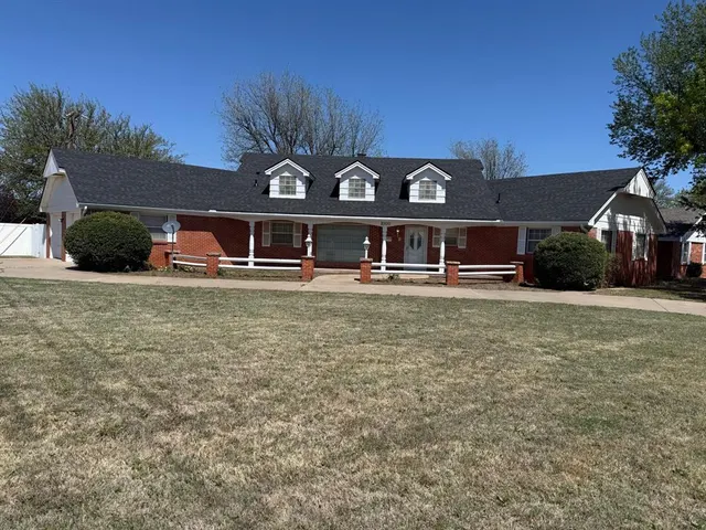 Photo 2 — 1000 N Byers Avenue, Mangum, OK 73554