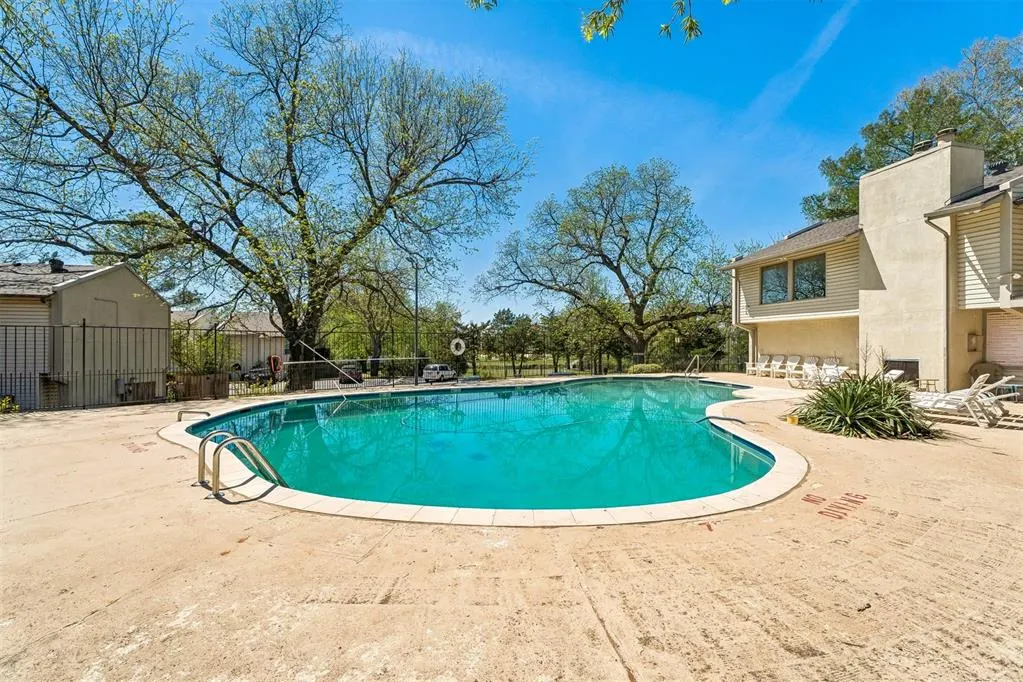 Photo 4 — 850 Cardinal Creek Boulevard A, Norman, OK 73072