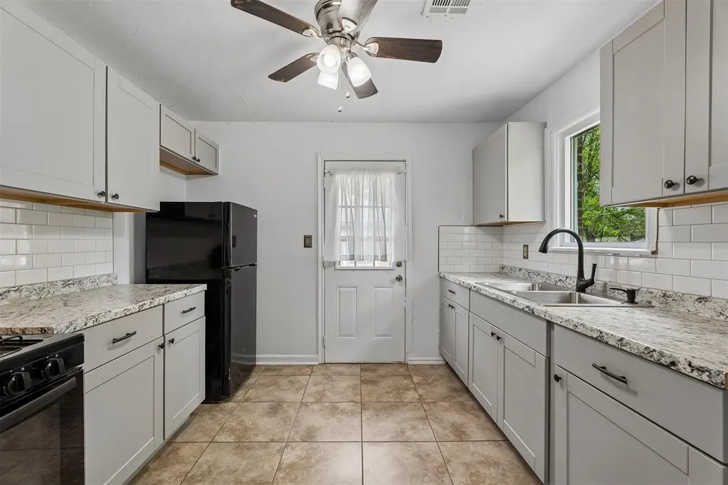 Photo 7 — 2041 NE 18th Street, Oklahoma City, OK 73111