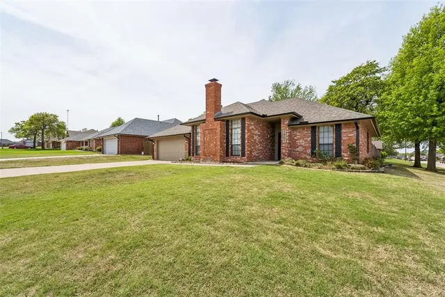 Photo 3 — 1801 Whispering Trail, Midwest City, OK 73130