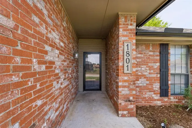 Photo 6 — 1801 Whispering Trail, Midwest City, OK 73130