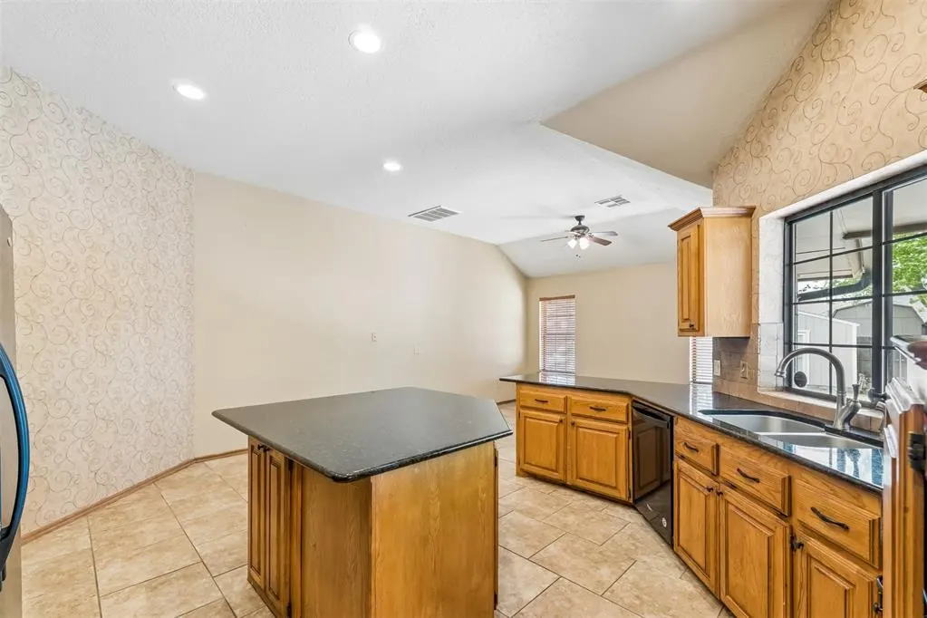 Photo 14 — 1801 Whispering Trail, Midwest City, OK 73130