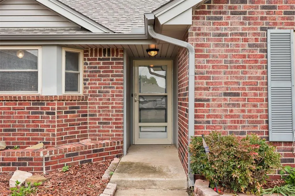 Photo 3 — 8416 Breezewood Drive, Oklahoma City, OK 73135