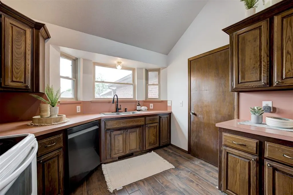Photo 16 — 8416 Breezewood Drive, Oklahoma City, OK 73135