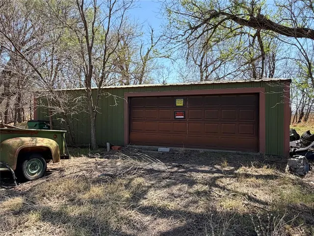 Photo 8 — 20586 E 1476 Road, Lone Wolf, OK 73655