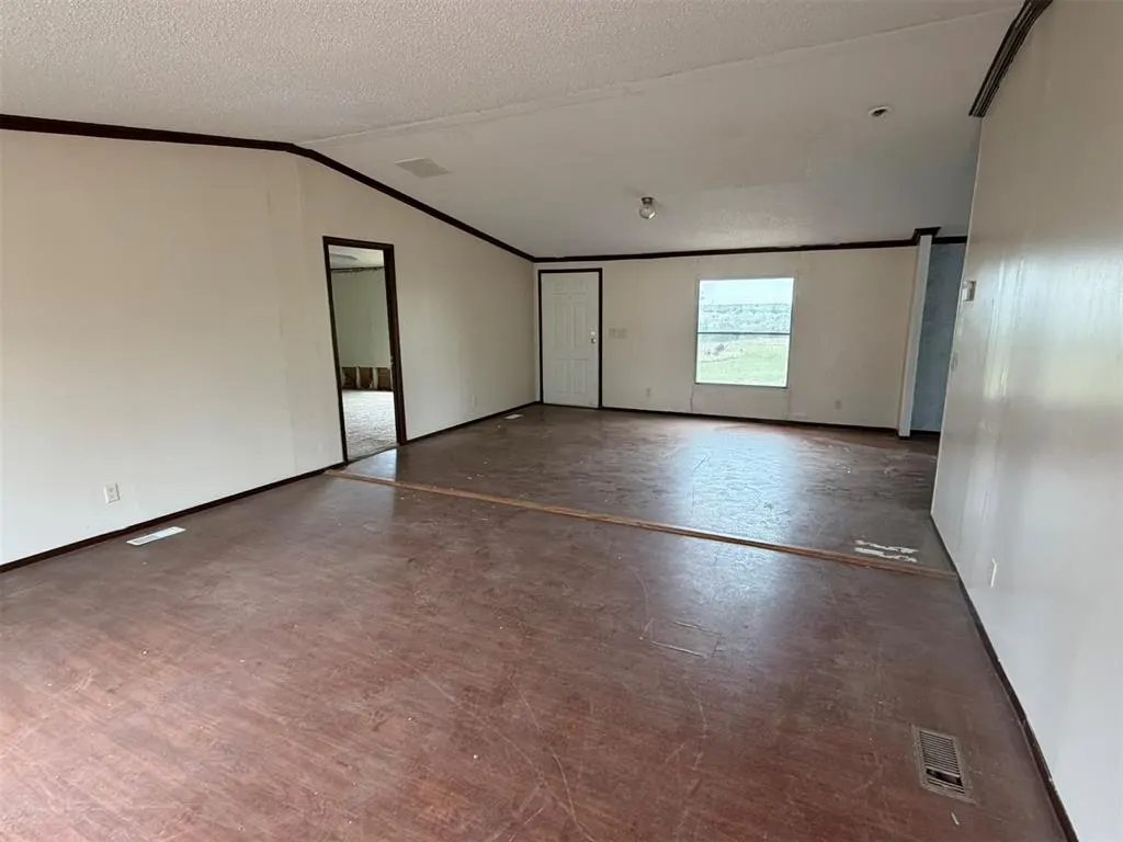 Photo 2 — 563 Venado Valley Road, Meridian, OK 73058