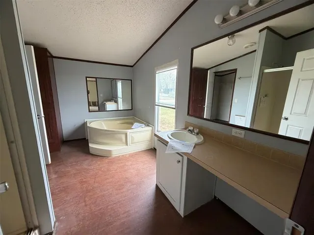 Photo 4 — 563 Venado Valley Road, Meridian, OK 73058