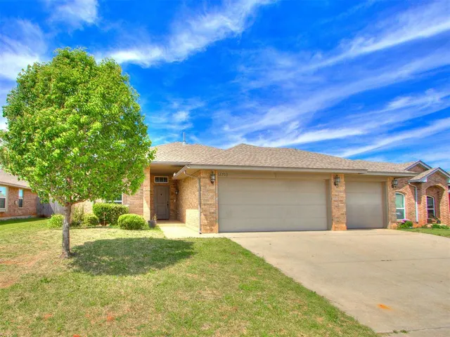 Photo 2 — 12709 Quaker Drive, Oklahoma City, OK 73120