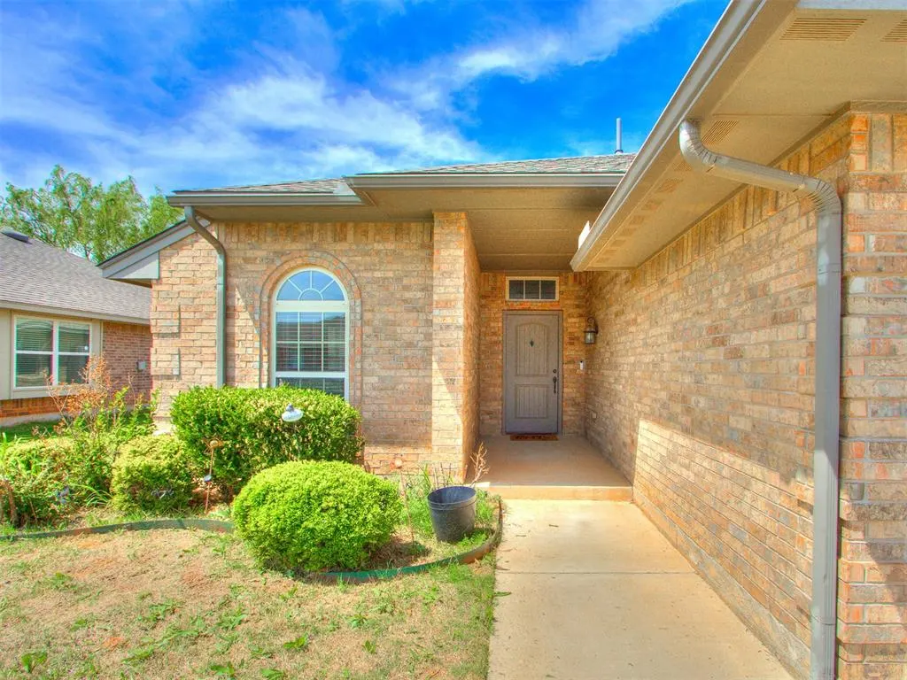 Photo 3 — 12709 Quaker Drive, Oklahoma City, OK 73120