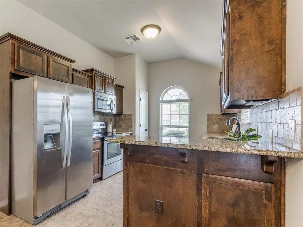 Photo 10 — 12709 Quaker Drive, Oklahoma City, OK 73120