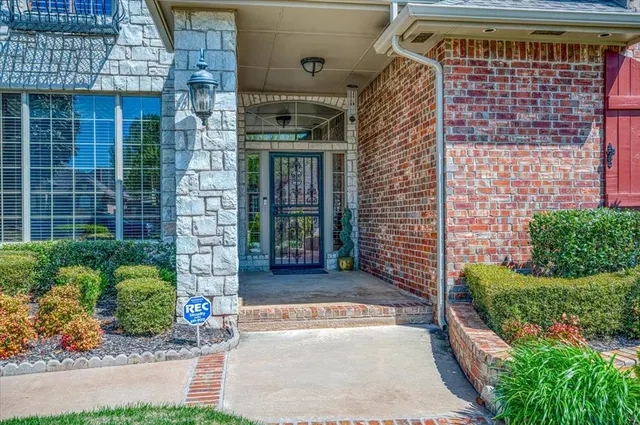 Photo 5 — 10616 Shoreside Drive, Oklahoma City, OK 73170