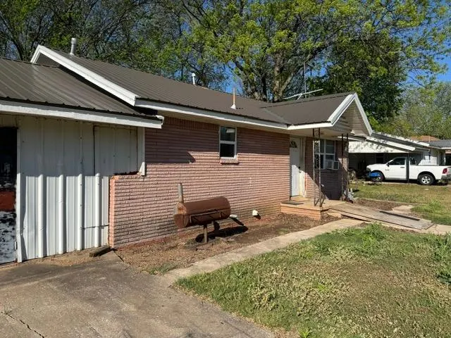 Photo 2 — 200 W Barger Street, Wayne, OK 73095