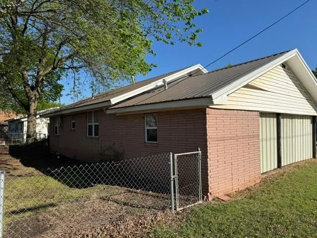 Photo 14 — 200 W Barger Street, Wayne, OK 73095