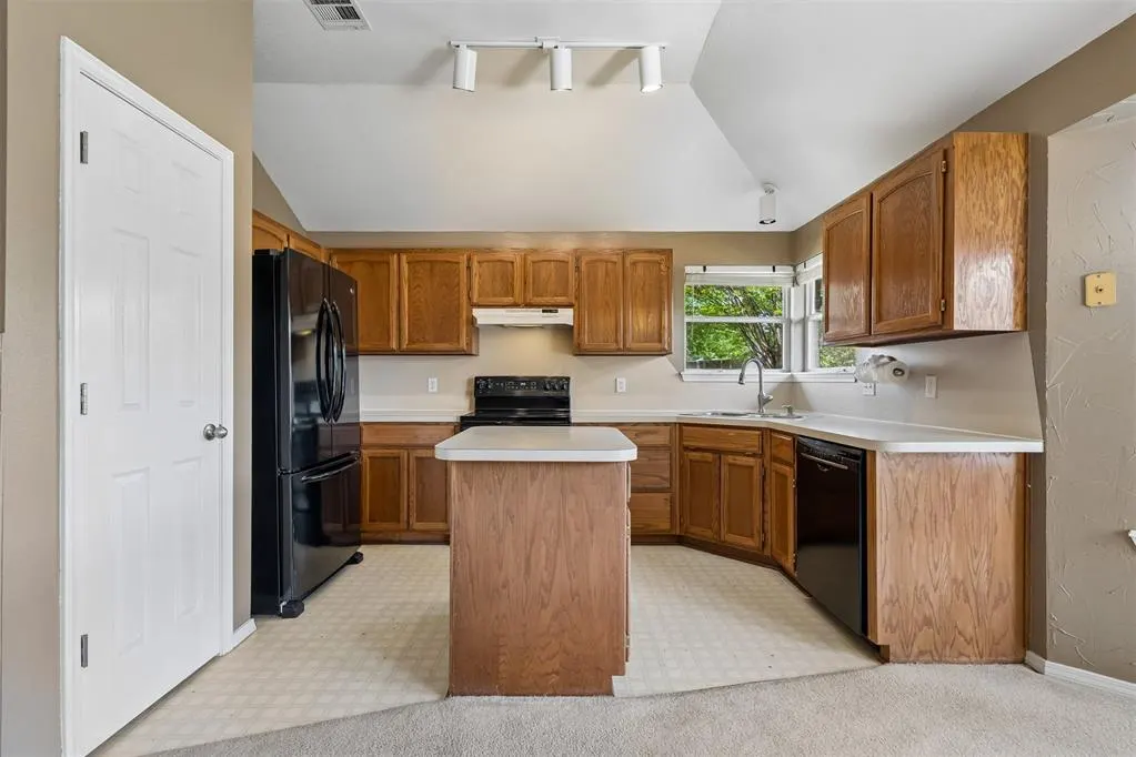 Photo 12 — 1708 Creekside Court, Norman, OK 73071