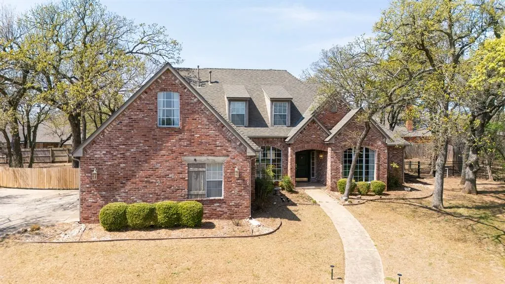 Photo 2 — 2300 Foxwood Circle, Edmond, OK 73034