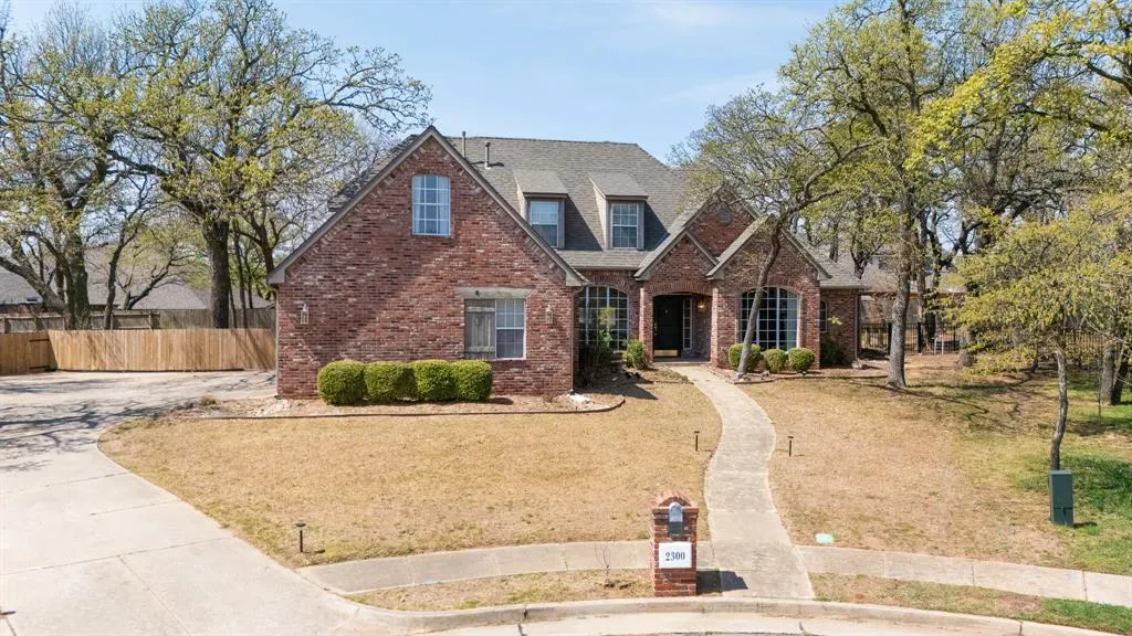 Photo 4 — 2300 Foxwood Circle, Edmond, OK 73034