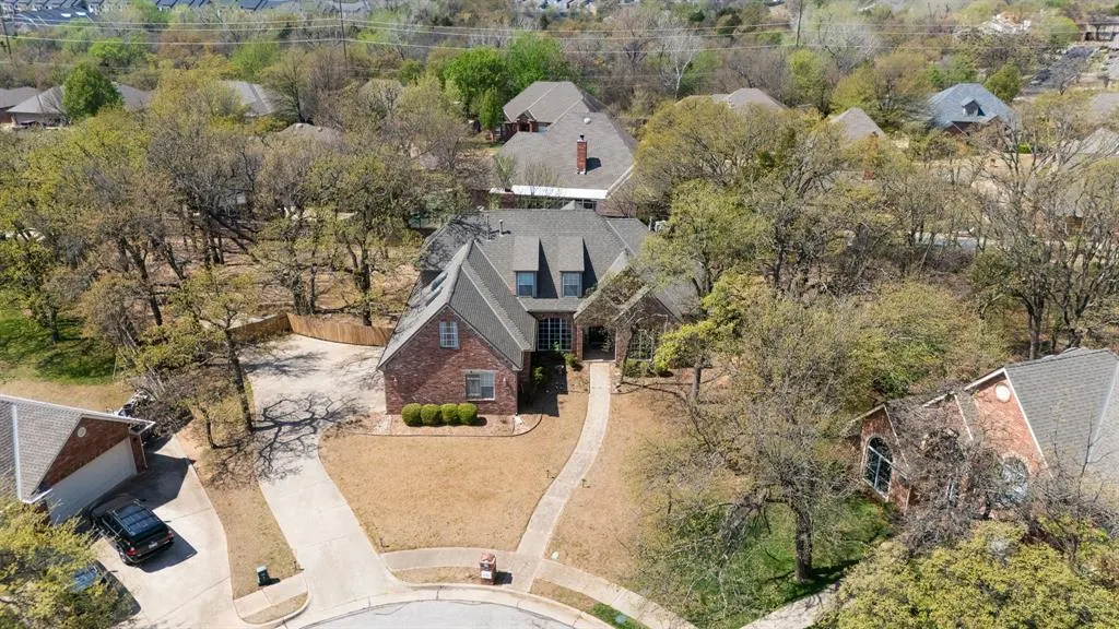 Front exterior — 2300 Foxwood Circle, Edmond, OK 73034