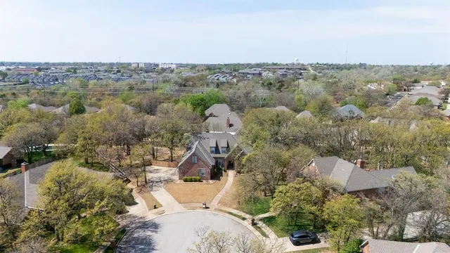 Photo 6 — 2300 Foxwood Circle, Edmond, OK 73034