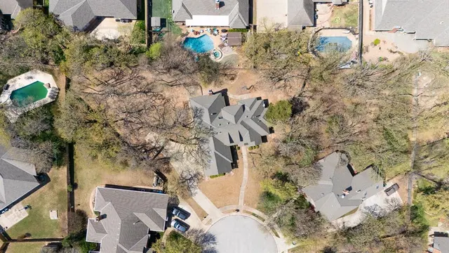 Photo 7 — 2300 Foxwood Circle, Edmond, OK 73034