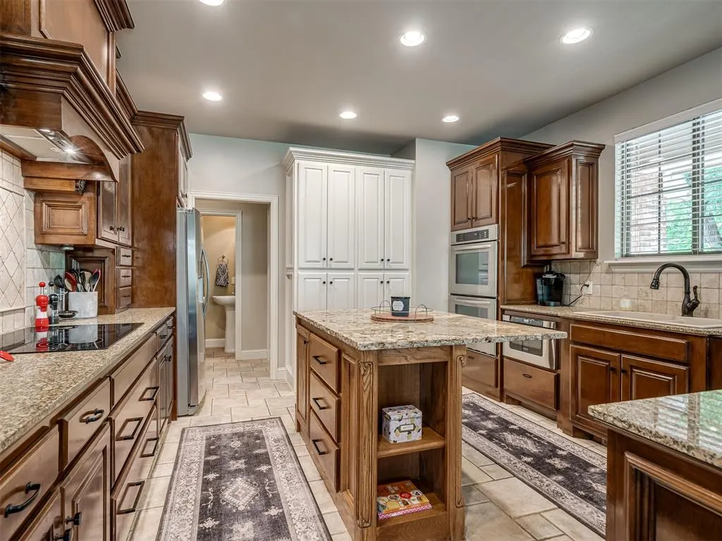 Photo 8 — 4633 Olde Village Circle, Edmond, OK 73013