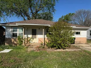 Sold home at 407 S Fox Street
