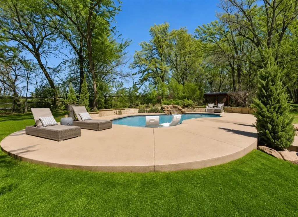 Photo 3 — 2216 Crestwood Drive, Edmond, OK 73049