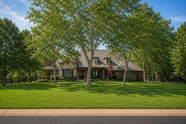 Front exterior — 2216 Crestwood Drive, Edmond, OK 73049