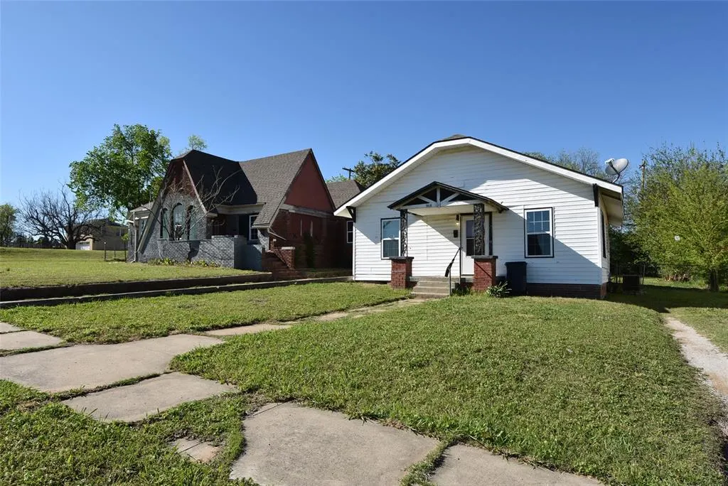 Front exterior — 218 W Seminole Avenue, Seminole, OK 74868