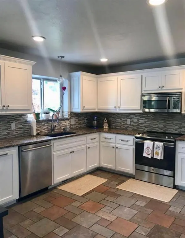 Photo 8 — 12200 Asbury Drive, Oklahoma City, OK 73162
