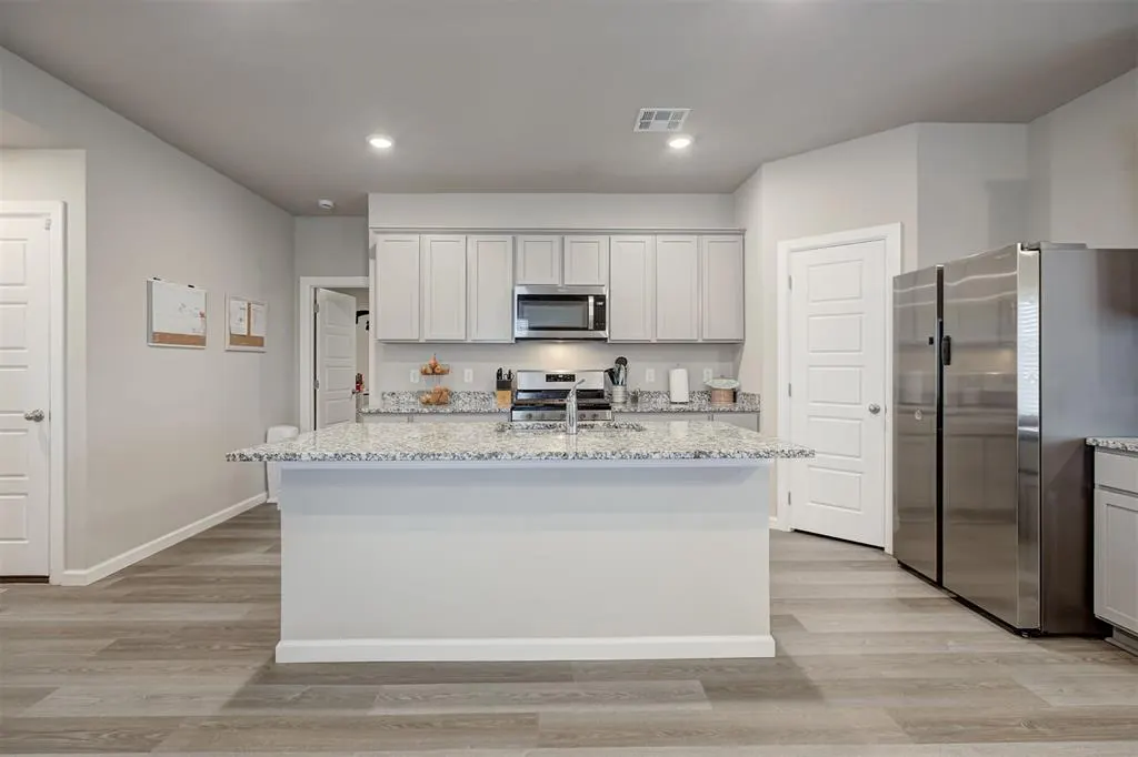 Photo 5 — 10520 SW 41st Place, Yukon, OK 73099