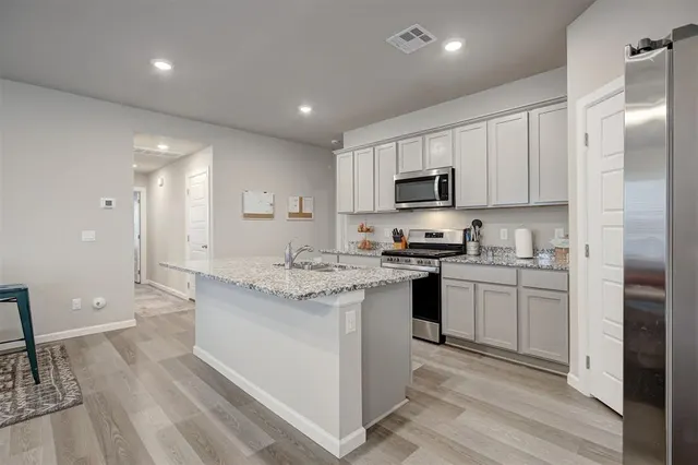 Photo 6 — 10520 SW 41st Place, Yukon, OK 73099