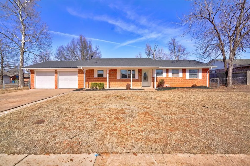 Photo 2 — 629 Parkhurst Terrace, Edmond, OK 73003