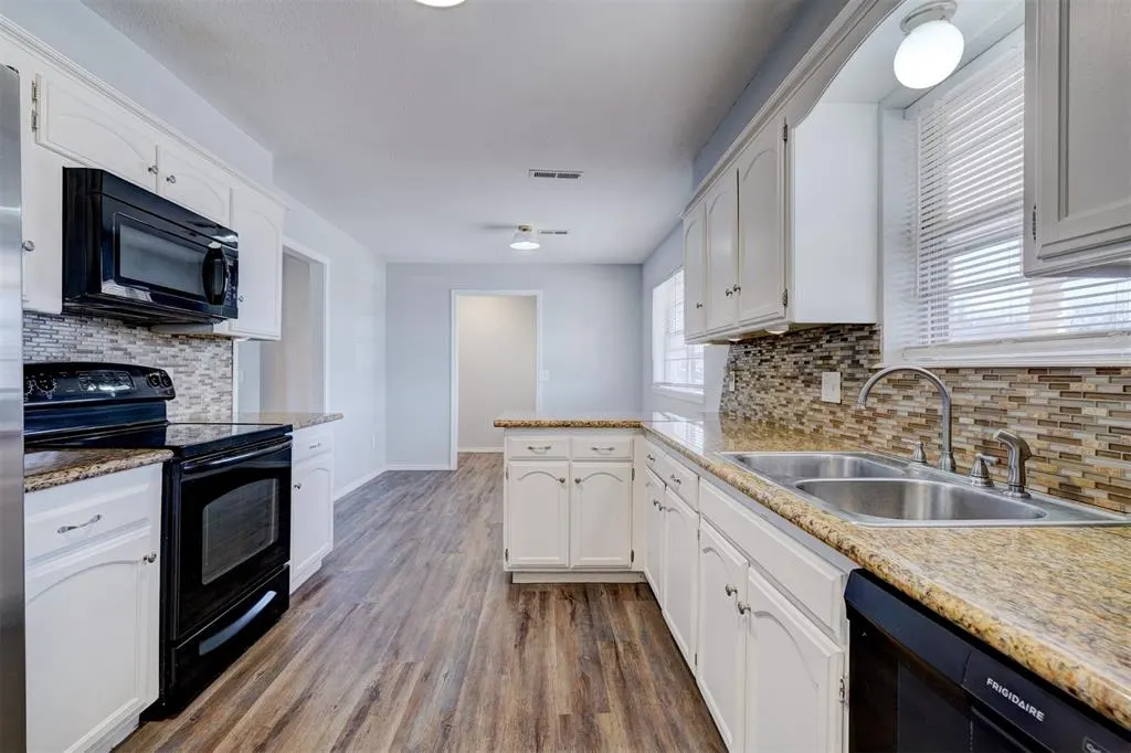Photo 13 — 629 Parkhurst Terrace, Edmond, OK 73003