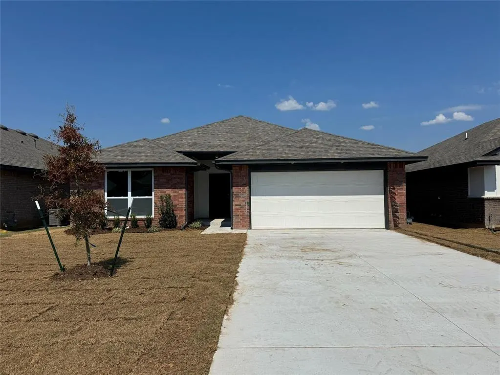 Front exterior — 20653 Brush Creek Boulevard, Harrah, OK 73045
