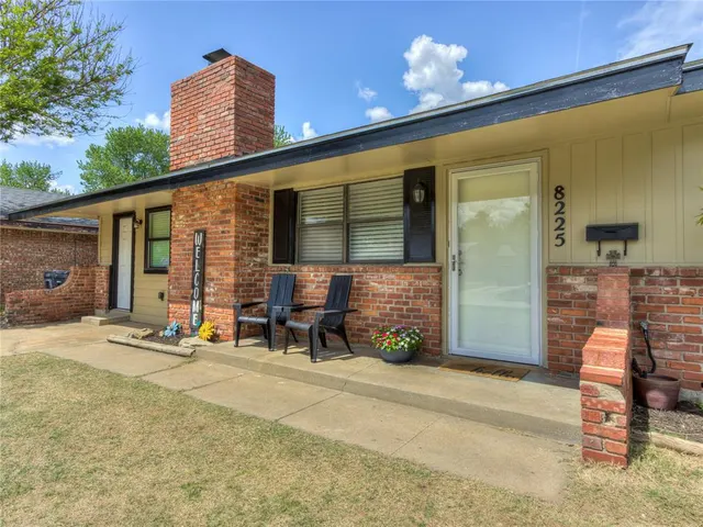 Photo 2 — 8225 NW 38th Terrace, Bethany, OK 73008