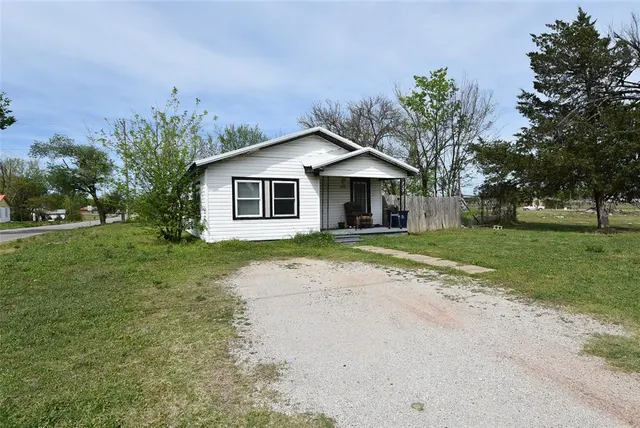 Front exterior — 1632 W Strothers Avenue, Seminole, OK 74868