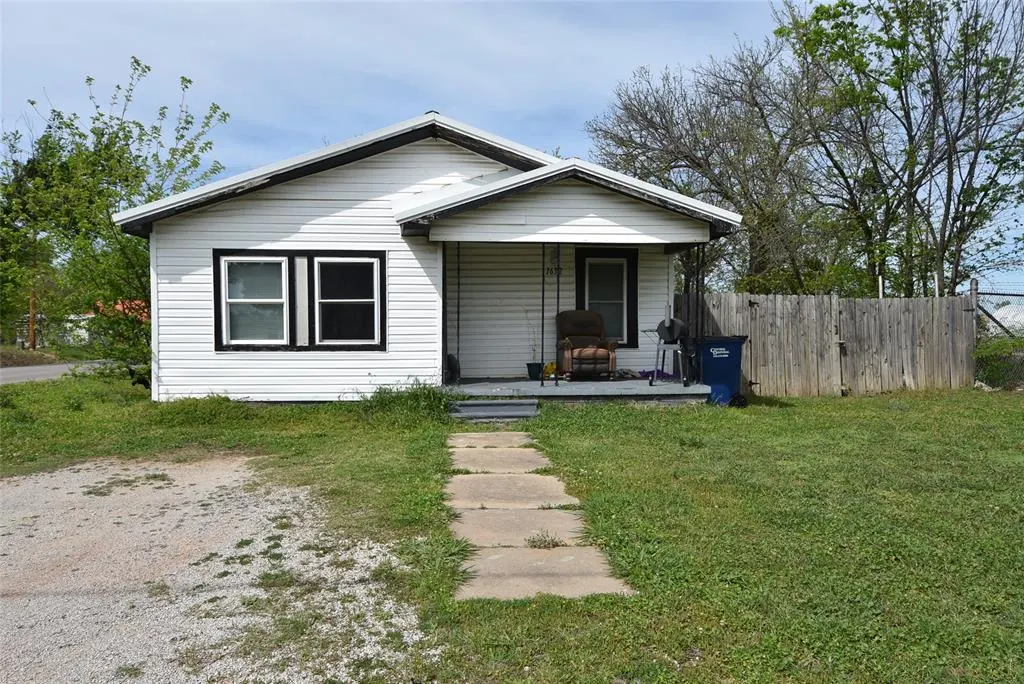 Photo 2 — 1632 W Strothers Avenue, Seminole, OK 74868