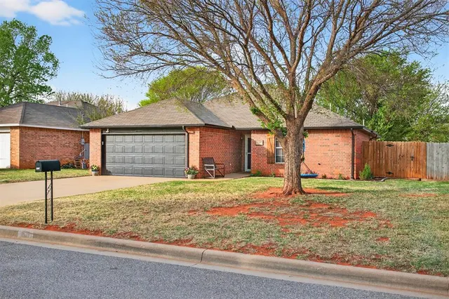 Photo 2 — 117 Meadow Ridge Drive, Elk City, OK 73644