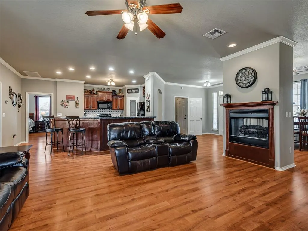 Photo 3 — 3325 Janet Lane, Harrah, OK 73045