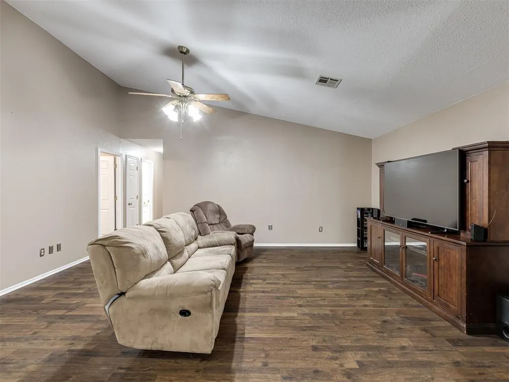 Photo 6 — 105 Eldridge Avenue, Luther, OK 73054