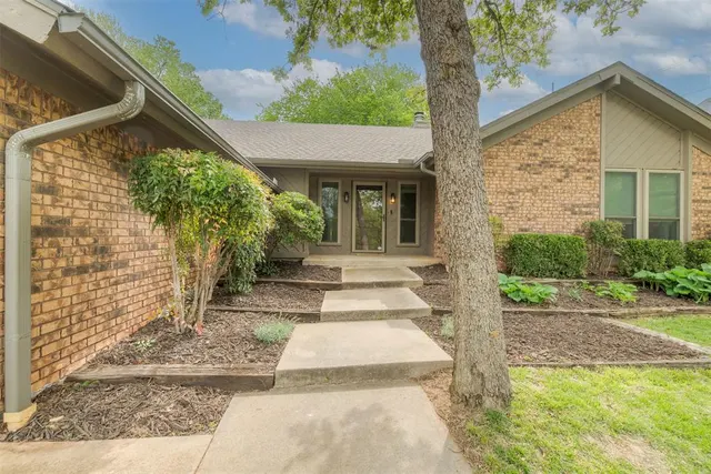 Photo 2 — 2108 Raintree Road, Edmond, OK 73013