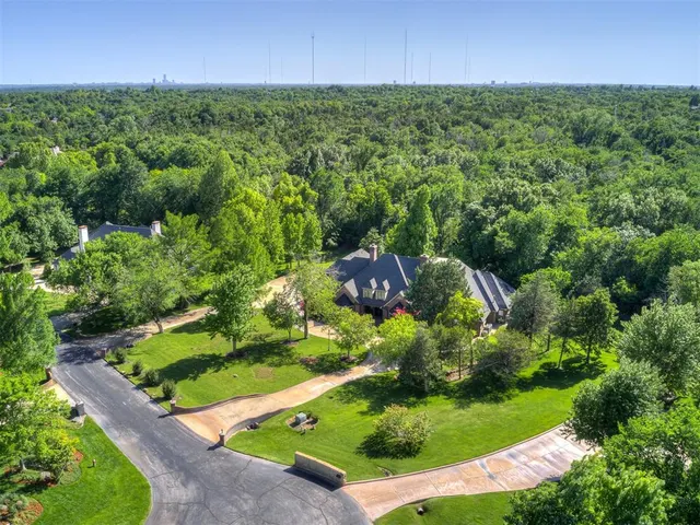 Photo 2 — 4004 Oakdale Farm Circle, Edmond, OK 73013