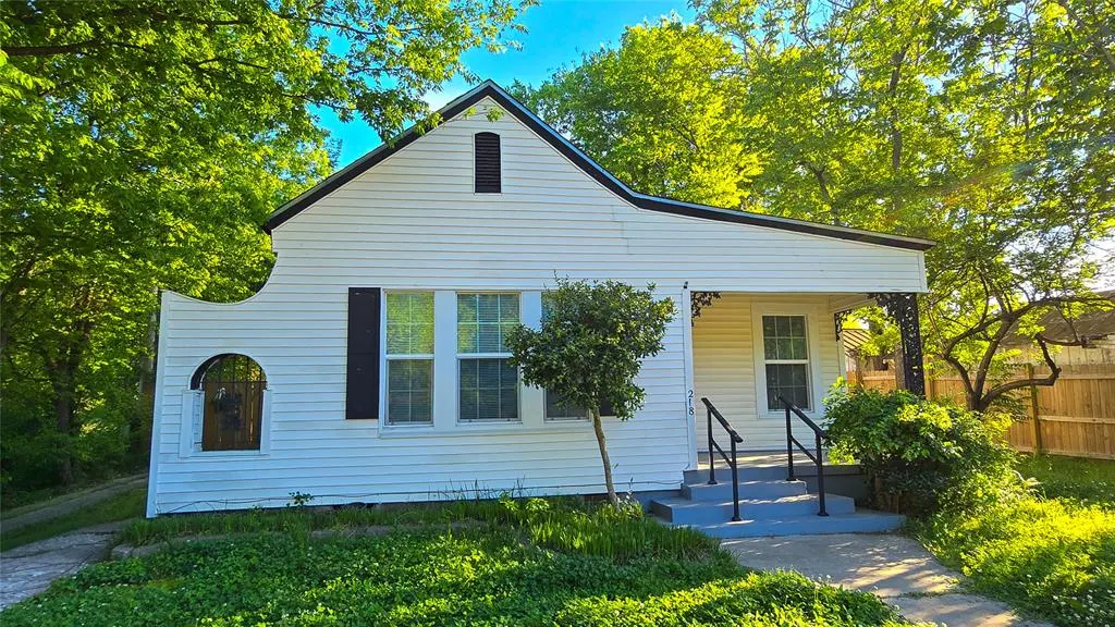 Photo 2 — 218 NW 5th Avenue, Ardmore, OK 73401
