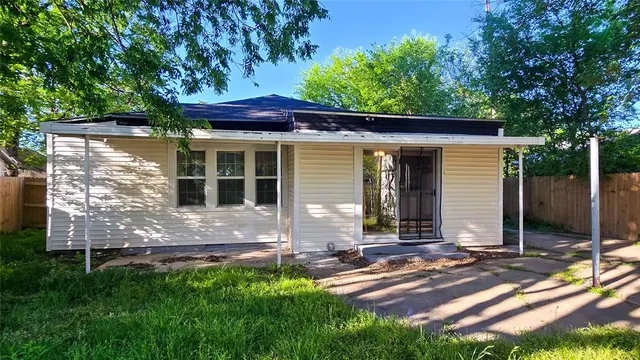 Photo 4 — 218 NW 5th Avenue, Ardmore, OK 73401