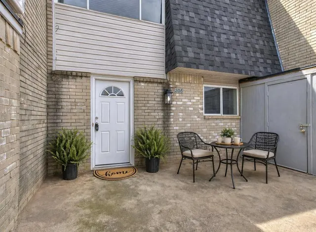 Photo 2 — 206 Jason Drive, Norman, OK 73071