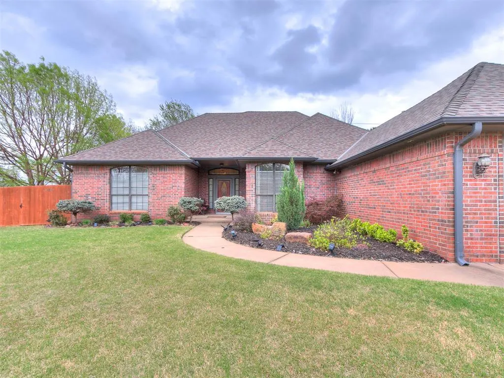 Photo 2 — 1300 Brixton Road, Edmond, OK 73034