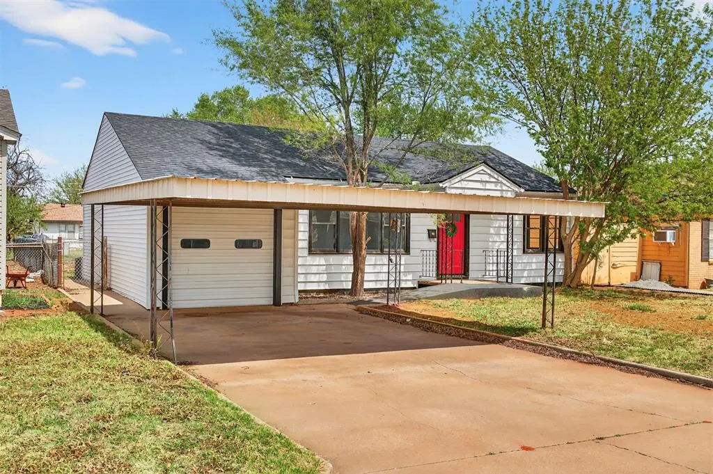 Front exterior — 415 Eisenhower Boulevard, Elk City, OK 73644
