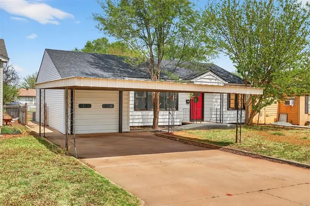 Front exterior — 415 Eisenhower Boulevard, Elk City, OK 73644