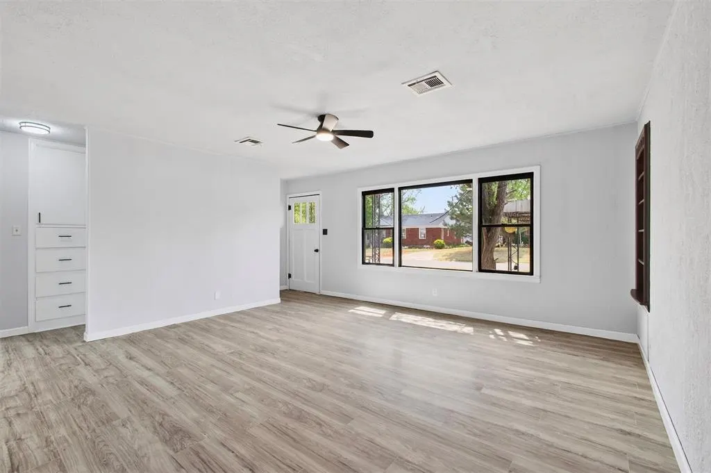 Photo 6 — 415 Eisenhower Boulevard, Elk City, OK 73644